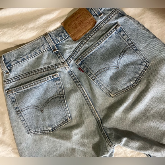 Vintage Levi’s 505 High Rise Embroidered Light Wash Jeans - Picture 4 of 12